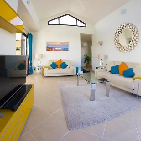 Βίλα Immaculate 3-bed In Playa Blanca Bv18
